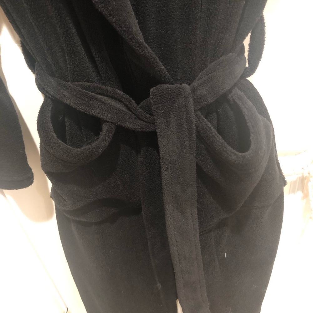 Black Robe - Picture 2 of 6